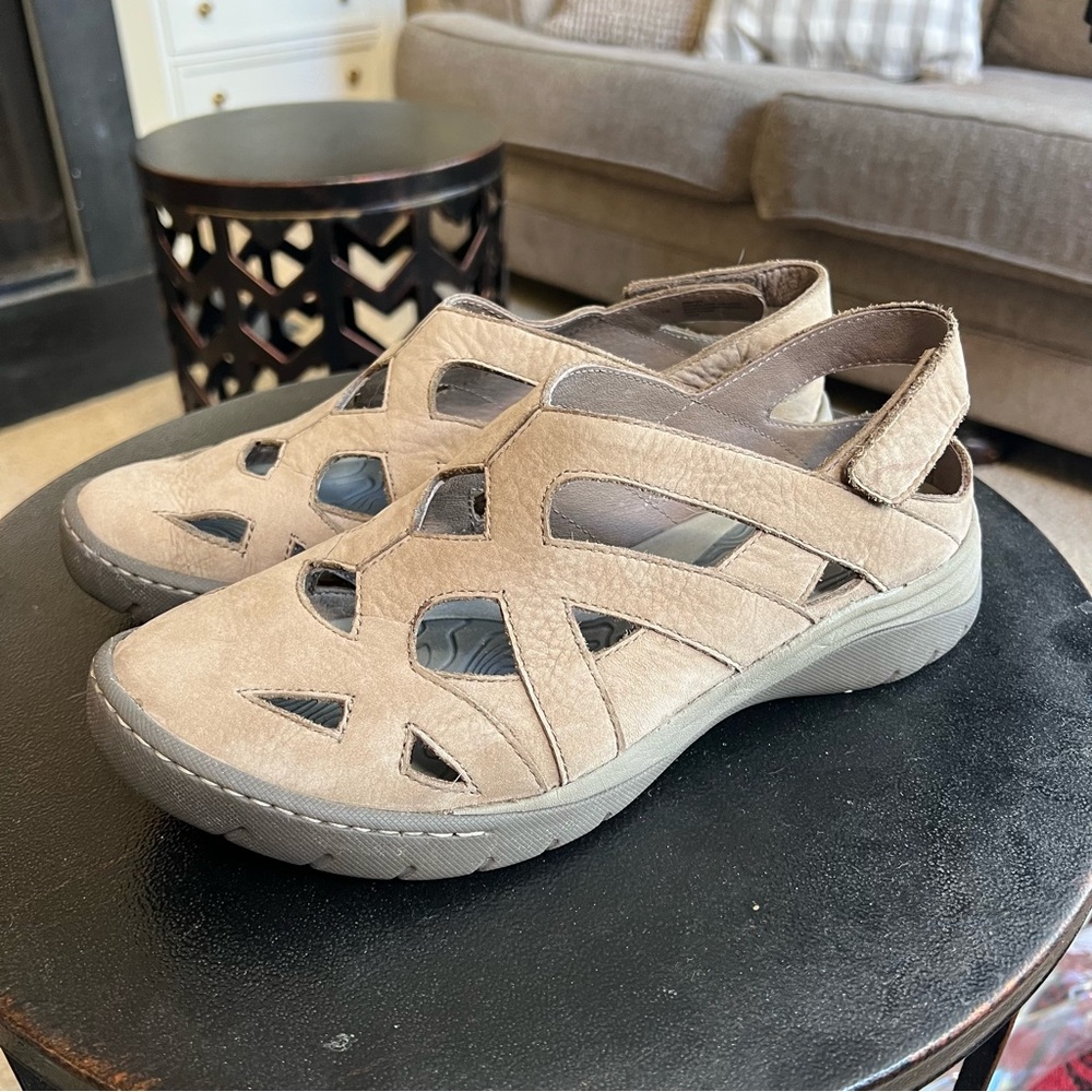 Bionica sandals leather, women's size 9. Never worn
